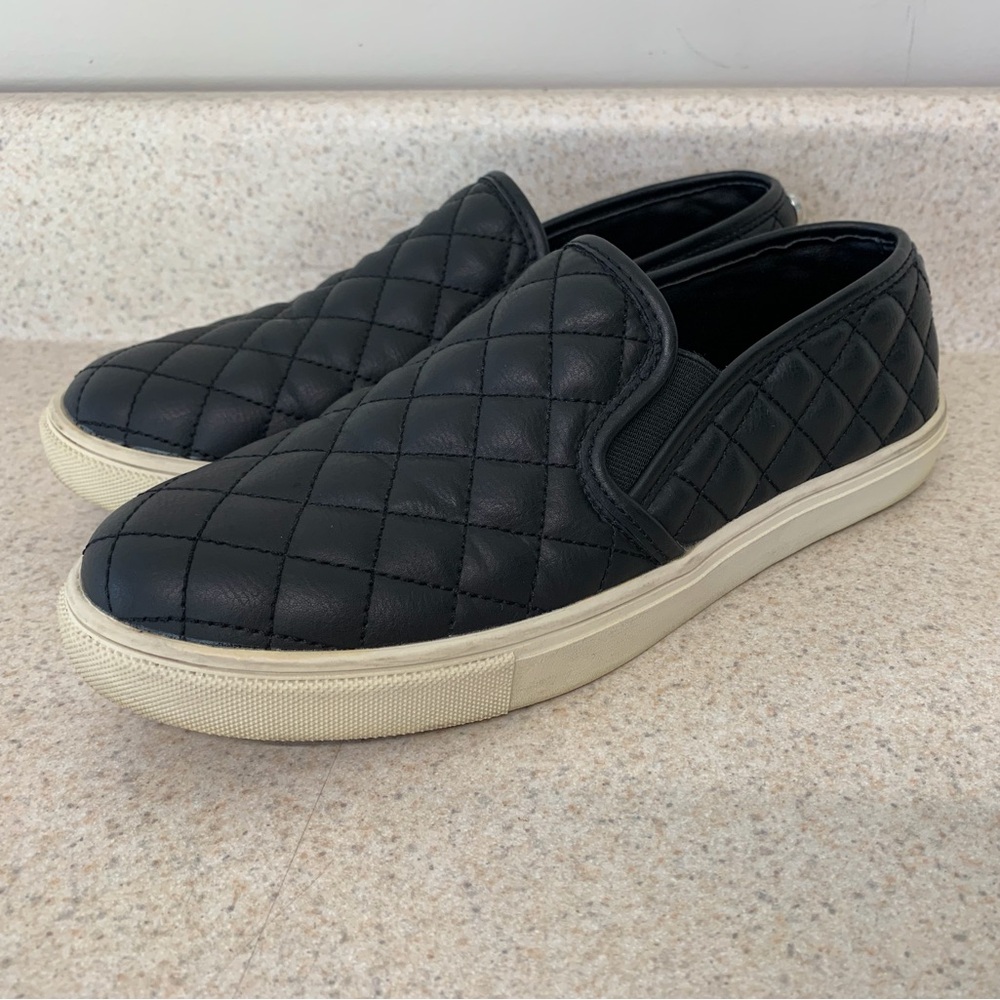 Steve Madden Ecentrcq Black Slip On Sneaker w/ Quilted Leather - sz 7